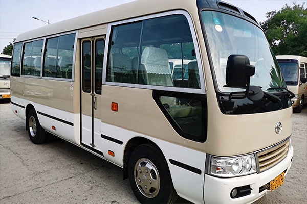 成都19座中巴车租赁租旅游中巴车19座多少钱